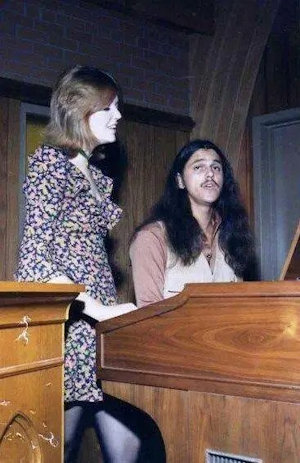 Maureen and
                                  Robbie McDougall perform at a wedding